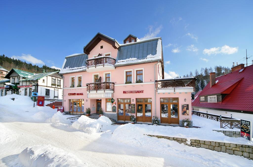 Wellness Hotel Grand Špindlerŭv Mlýn Luaran gambar