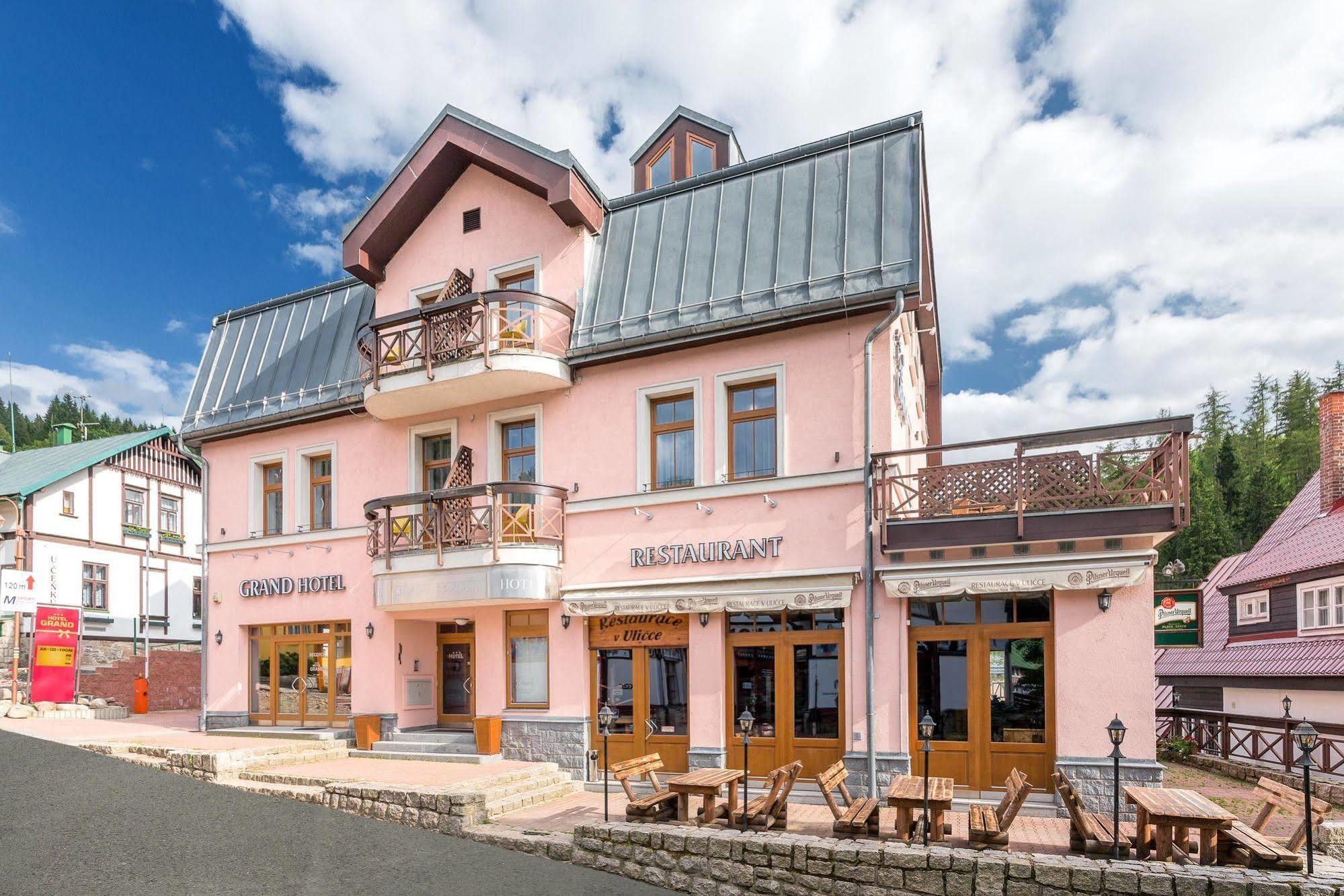 Wellness Hotel Grand Špindlerŭv Mlýn Luaran gambar