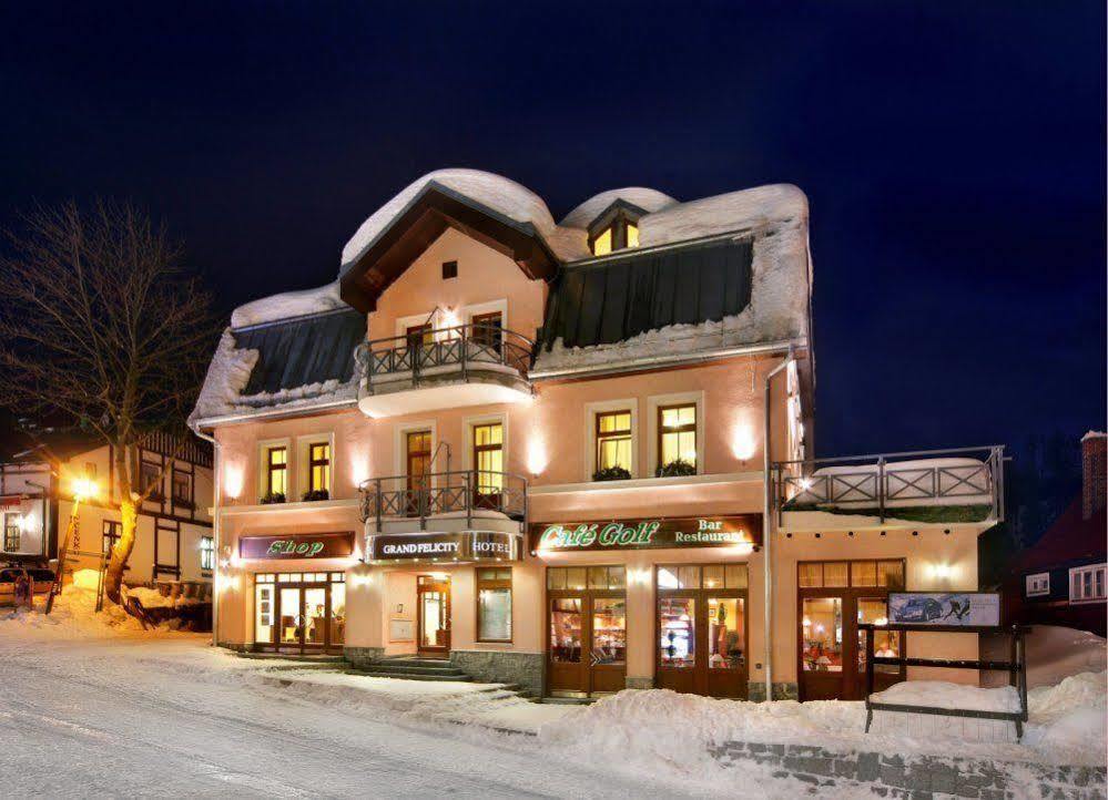 Wellness Hotel Grand Špindlerŭv Mlýn Luaran gambar
