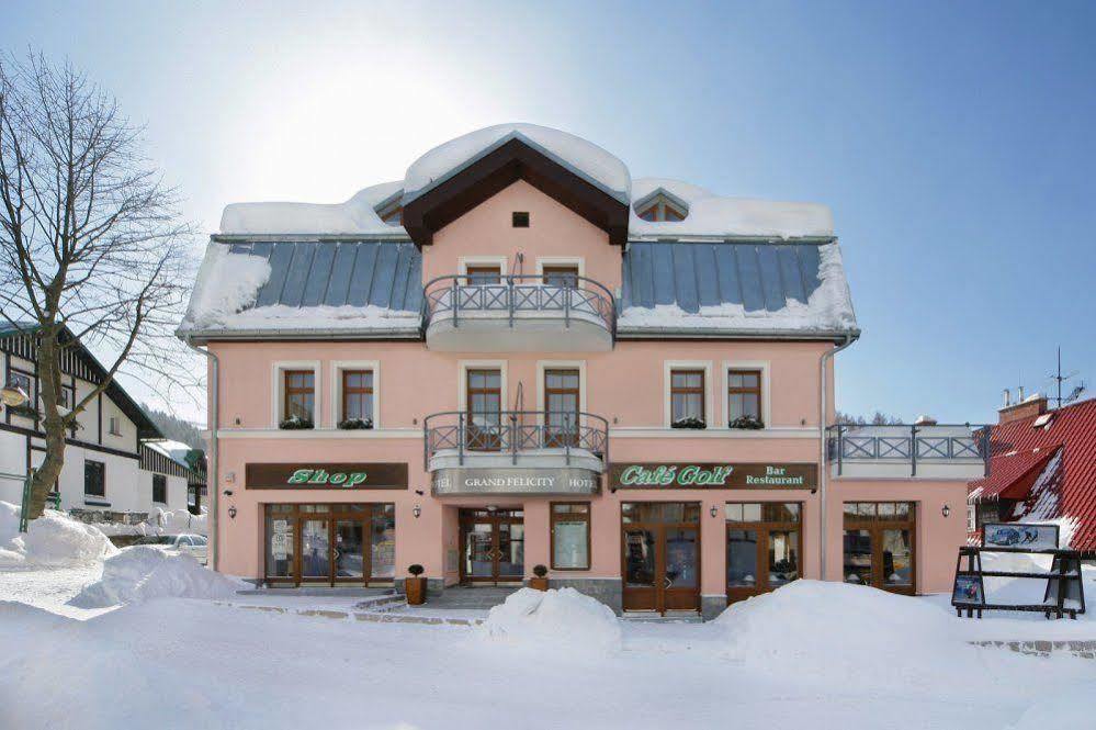 Wellness Hotel Grand Špindlerŭv Mlýn Luaran gambar